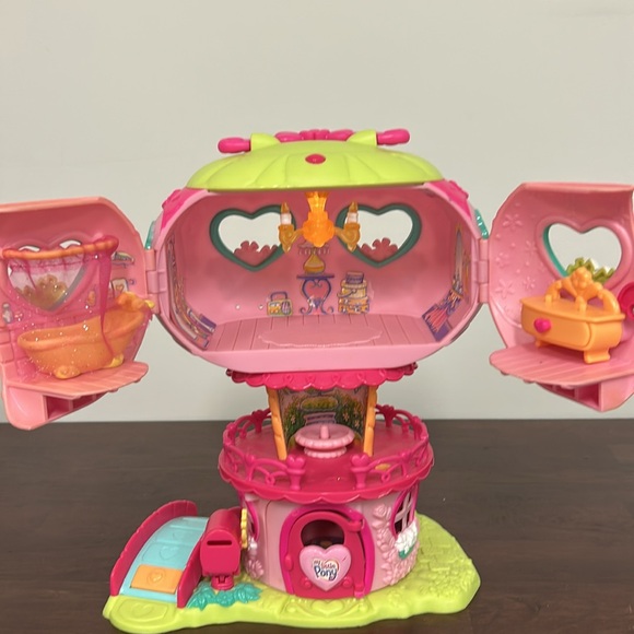 My Little Pony Ponyville House - Picture 3 of 9